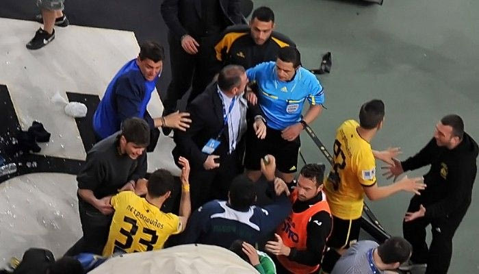 Να γίνουν τα τελευταία λεπτά ζητά η ΑΕΚ