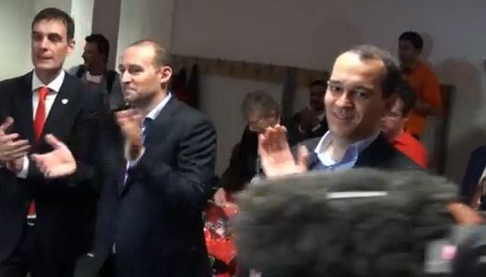 Η ομιλία των Αγγελόπουλων στα αποδυτήρια