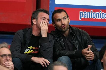 Αποδοκιμασίες για Νταμπίζα