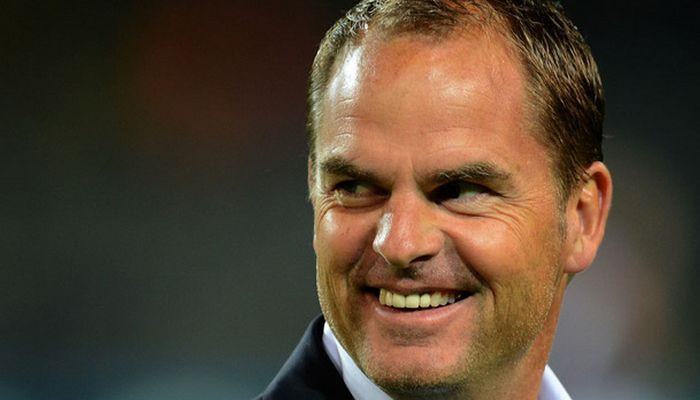 Ανανέωσε για 4 χρόνια ο Ντε Μπουρ