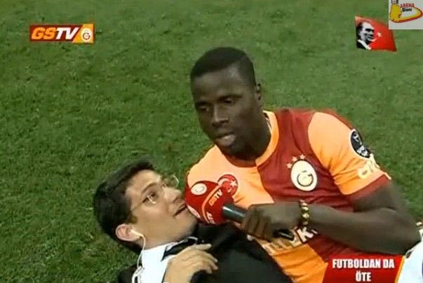 Απίστευτη πλάκα σε δημοσιογράφο από τον Εμπουέ