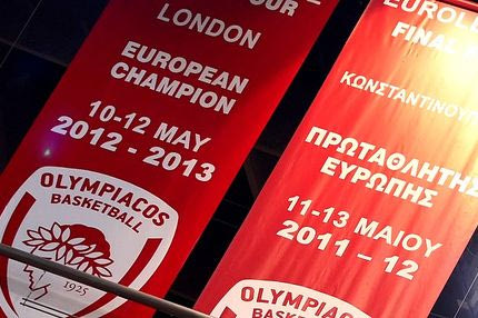 Το τρίτο λάβαρο στην οροφή του ΣΕΦ (video)