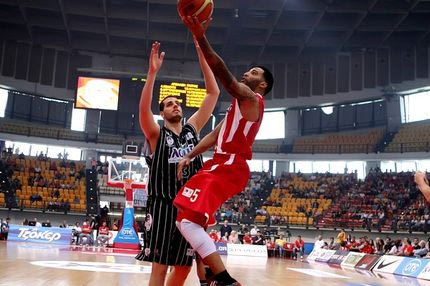 Λο: “Δύσκολο να μείνουμε όλοι”