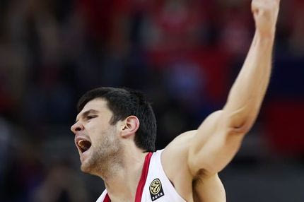 Ο ατρόμητος Παπανικολάου δεν φοβάται να καρφώσει