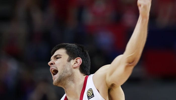 Ο ατρόμητος Παπανικολάου δεν φοβάται να καρφώσει