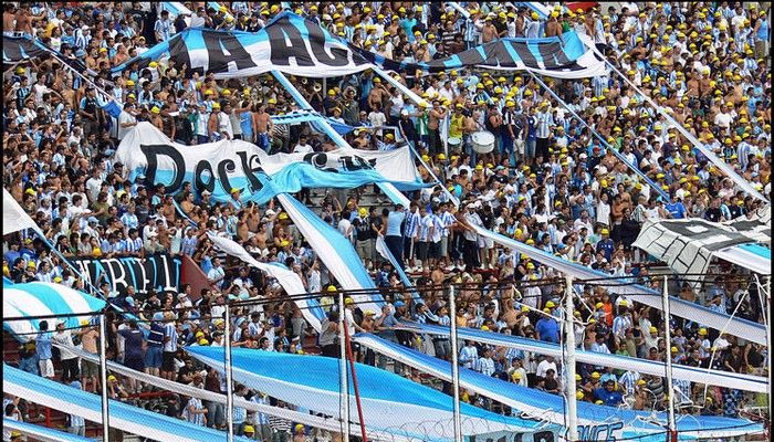 Οπαδοί στους παίκτες της ομάδας τους: “Ηττηθείτε ή σαπίστε στην κόλαση!”