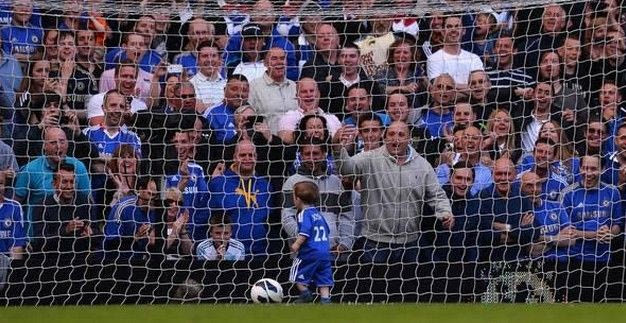 Ο υιός Τέρνμπουλ σκοράρει και αποθεώνεται
