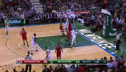 Το εντυπωσιακό κάρφωμα του Αντετοκούνμπο