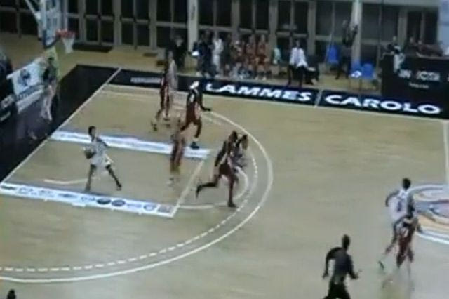 Απίστευτο buzzer beater από τα 25μ.