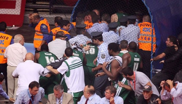 Η στιγμή της διακοπής στο ΣΕΦ