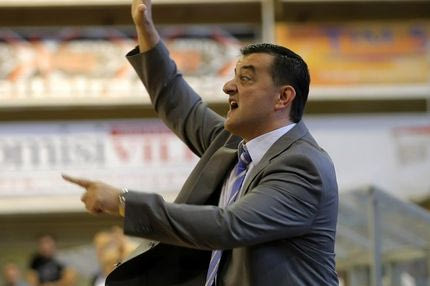 Γιαπλές: “Ισάξιες ομάδες”. Σφαιρόπουλος: “Λάθη στην επίθεση”