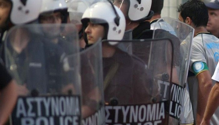 Οπαδοί επιτέθηκαν στους ποδοσφαιριστές!