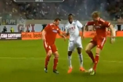 Ο Μέρτεζακερ ντριμπλάρει τον Ντρογκμπά