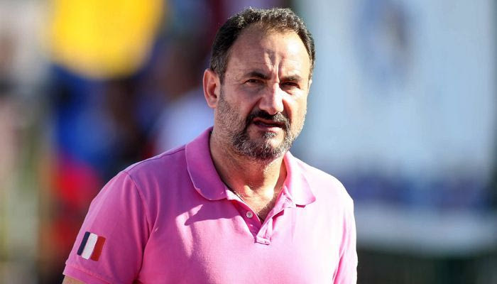 “Οι ιστορίες για αγρίους, τα δημοψηφίσματα και στη μέση ο Αιολικός”