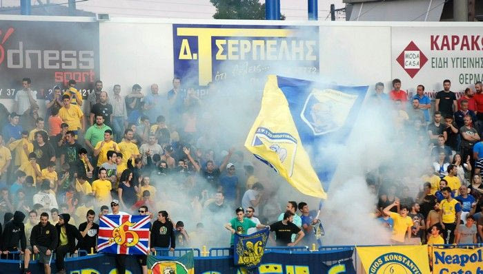 Συνέλαβαν τον οπαδό που πέταξε την κροτίδα