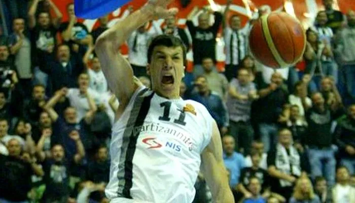 Συνέτριψε τον Ερυθρό Αστέρα η Παρτιζάν