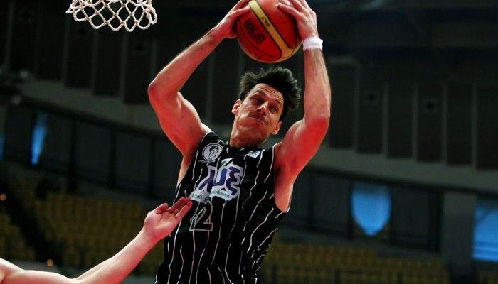 Ανανέωσε ο Πέτροβιτς