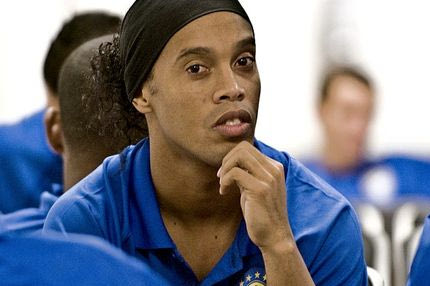 “Ουδέποτε υπήρξε πρόταση ή προσέγγιση του ΠΑΟΚ για τον Ροναλντίνιο”