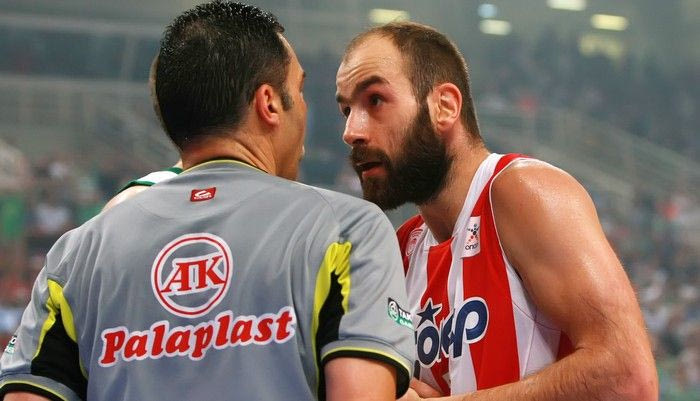 Δυσαρέσκεια Ολυμπιακού για τη διαιτησία