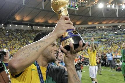 Ο Χουλκ ποζάρει μπροστά από τον γυμνό Καβαλιέρι!