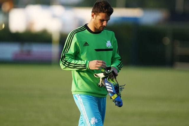 Υπέγραψε και δόθηκε δανεικός στη Γρανάδα ο Καρνέζης