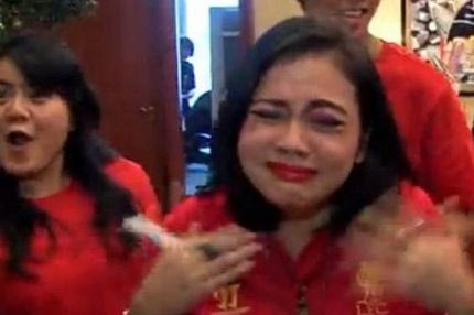 Κορίτσι έβαλε τα κλάματα μόλις είδε τον Τζέραρντ