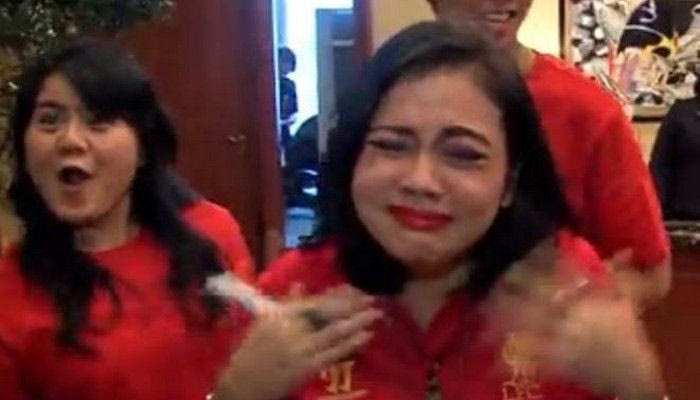 Κορίτσι έβαλε τα κλάματα μόλις είδε τον Τζέραρντ