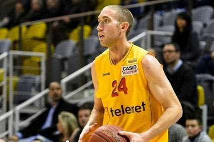 Ανακοινώνει τον Λοτζέσκι