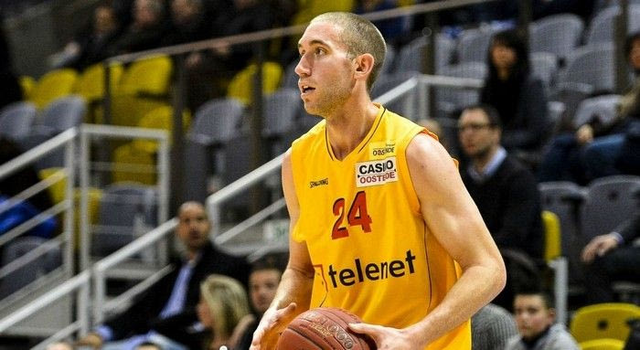 Ανακοινώνει τον Λοτζέσκι