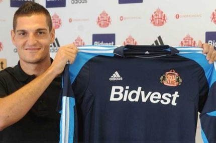 Συμπαίκτης του Μαυρία ο Μανόνε