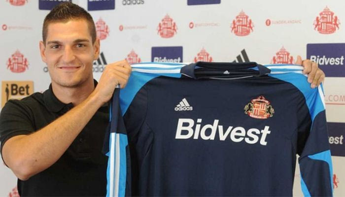 Συμπαίκτης του Μαυρία ο Μανόνε