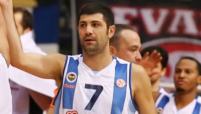 Συνεχίζει στη Φενέρ ο Ονάν