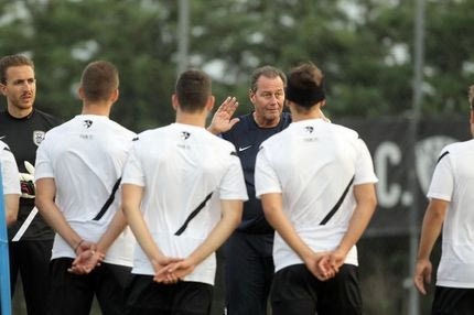 Υψηλοί ρυθμοί από Στέφενς