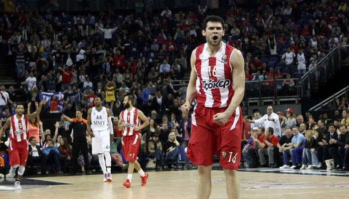 Ο Ολυμπιακός πιέζει τον Παπανικολάου