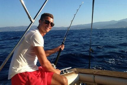 Ο Ρονάλντο ψαρεύει στην Ελούντα