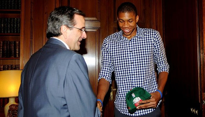 Σαμαράς: “Πιο Ελληνας ο Αντετοκούμπο απ’ αυτούς που καίνε τη σημαία”