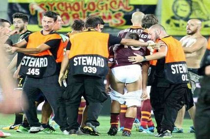 Μέχρι το εσώρουχο…