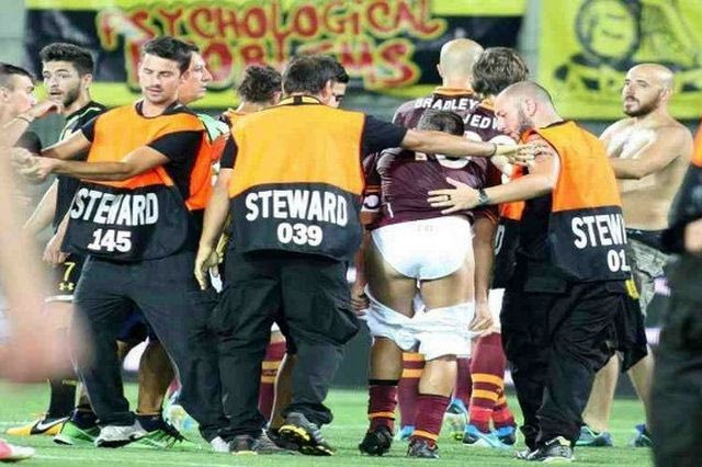 Μέχρι το εσώρουχο…