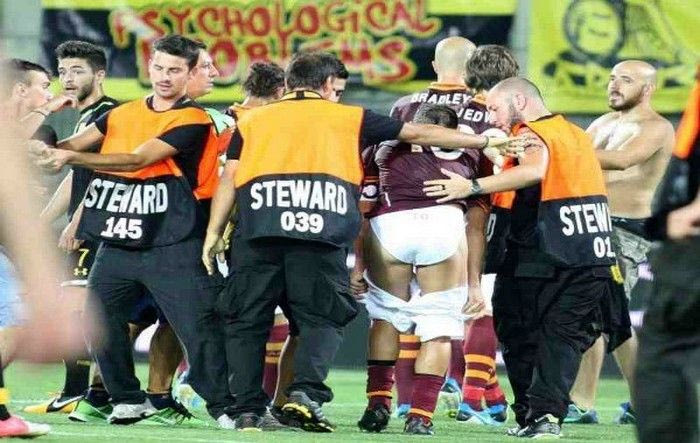 Μέχρι το εσώρουχο…