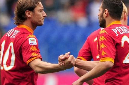 Βίοι αντίθετοι για Τότι και Περότα