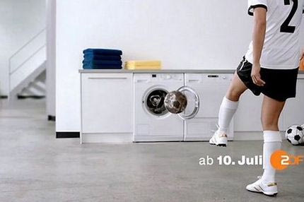 Σάλος για τη διαφήμιση με τη γυναίκα ποδοσφαιστή