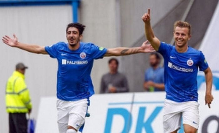 Χόρεψαν συρτάκι για τον Ιωαννίδη