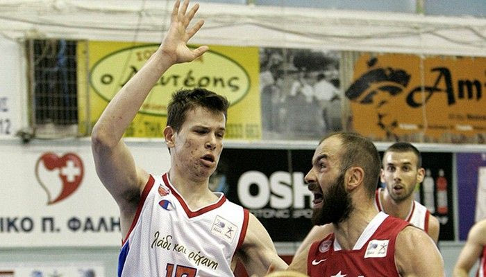 Ανακοίνωσε τον Αγραβάνη