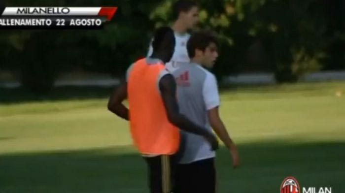 Ο Μπαλοτέλι κλωτσάει όποιον βρει