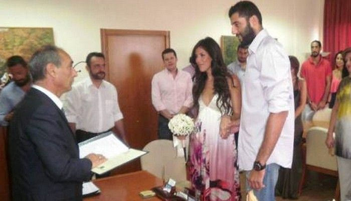 Ντύθηκε… γαμπρός ο Μπουρούσης