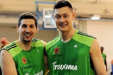 Ταξίδι στην Κίνα για φιλικό και όχι μόνο