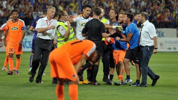 Το ψάχνουν στον ΑΠΟΕΛ για στημένους διαιτητές