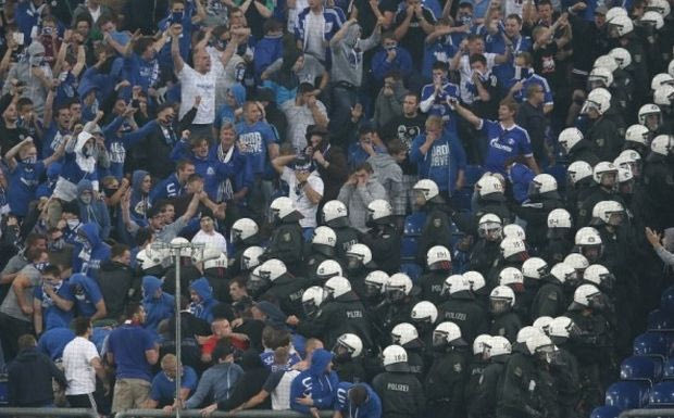 “Λάδι στη φωτιά” ρίχνει η Σάλκε για το πανό