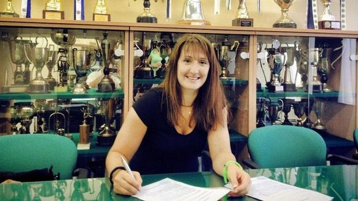 Υπέγραψε η Καλέντζου