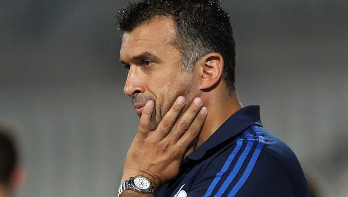 Σφίγγει ο κλοιός